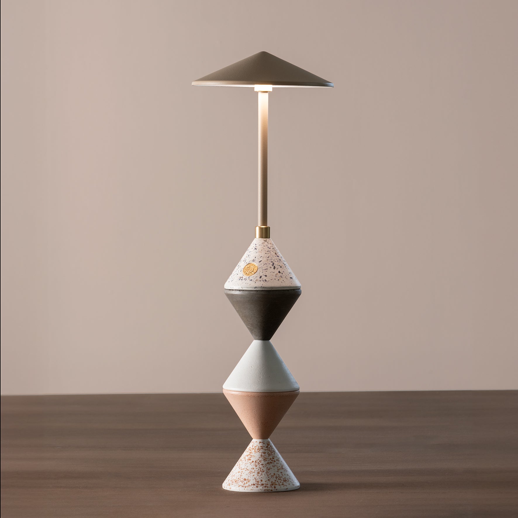 Lampe Baladeuse design et artisanale made in France Aurore - JURIE & JARRE - La Maison MilanaiseAUBA06MEBlanc AlbâtreMELO - coquilles de moules recyclées