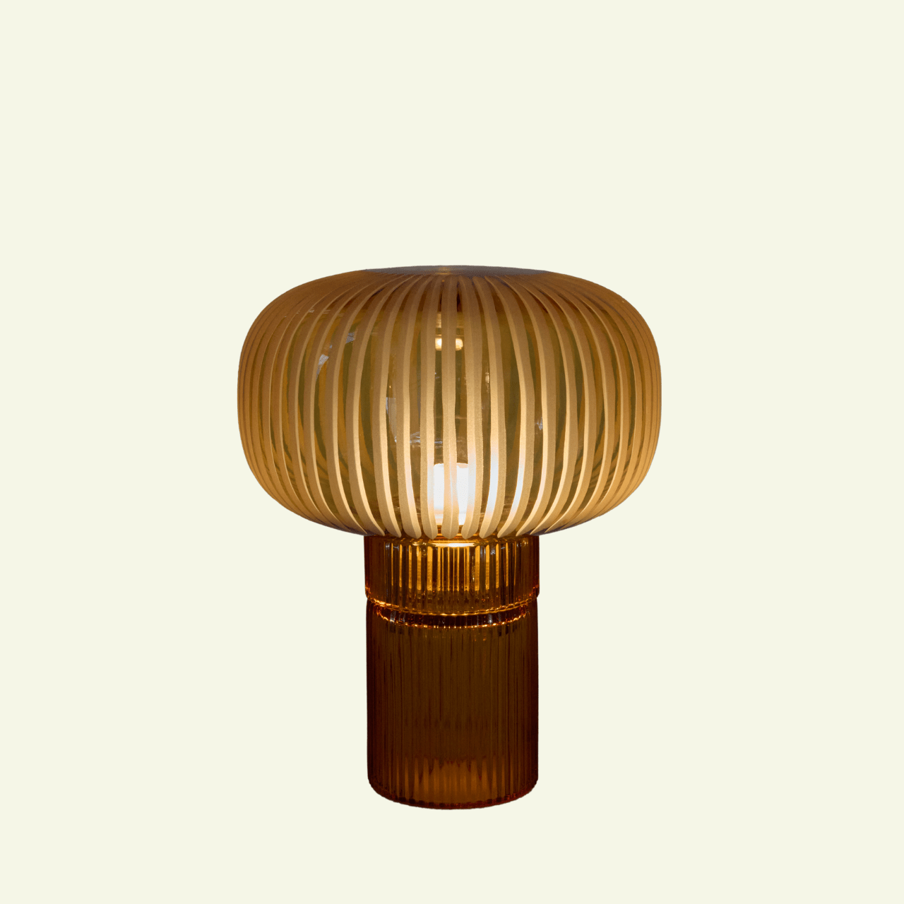 Lampe Nina en cristal ambre soufflé et gravé à la main - STUDIO BOJOLA - La Maison MilanaiseNINAG