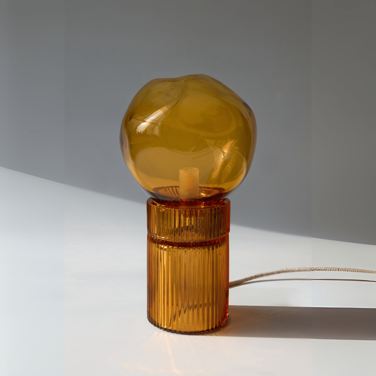 Lampe Nina Nuvelo en cristal soufflé à la main - STUDIO BOJOLA - La Maison MilanaiseNINAN - 2Ambre et Blanc