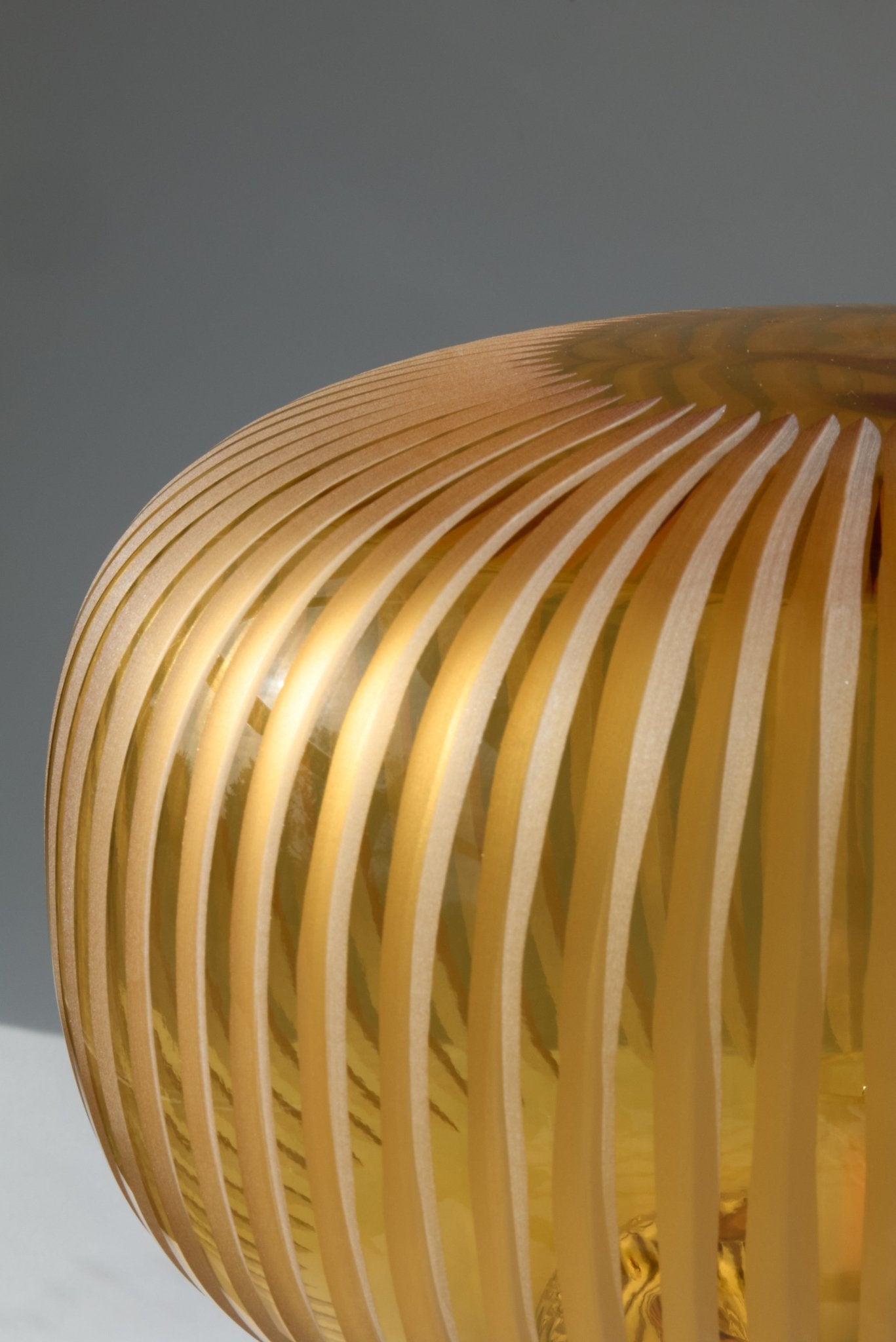Lampe Onna élégance sculpturale en cristal soufflé - STUDIO BOJOLA - La Maison MilanaiseONNAG