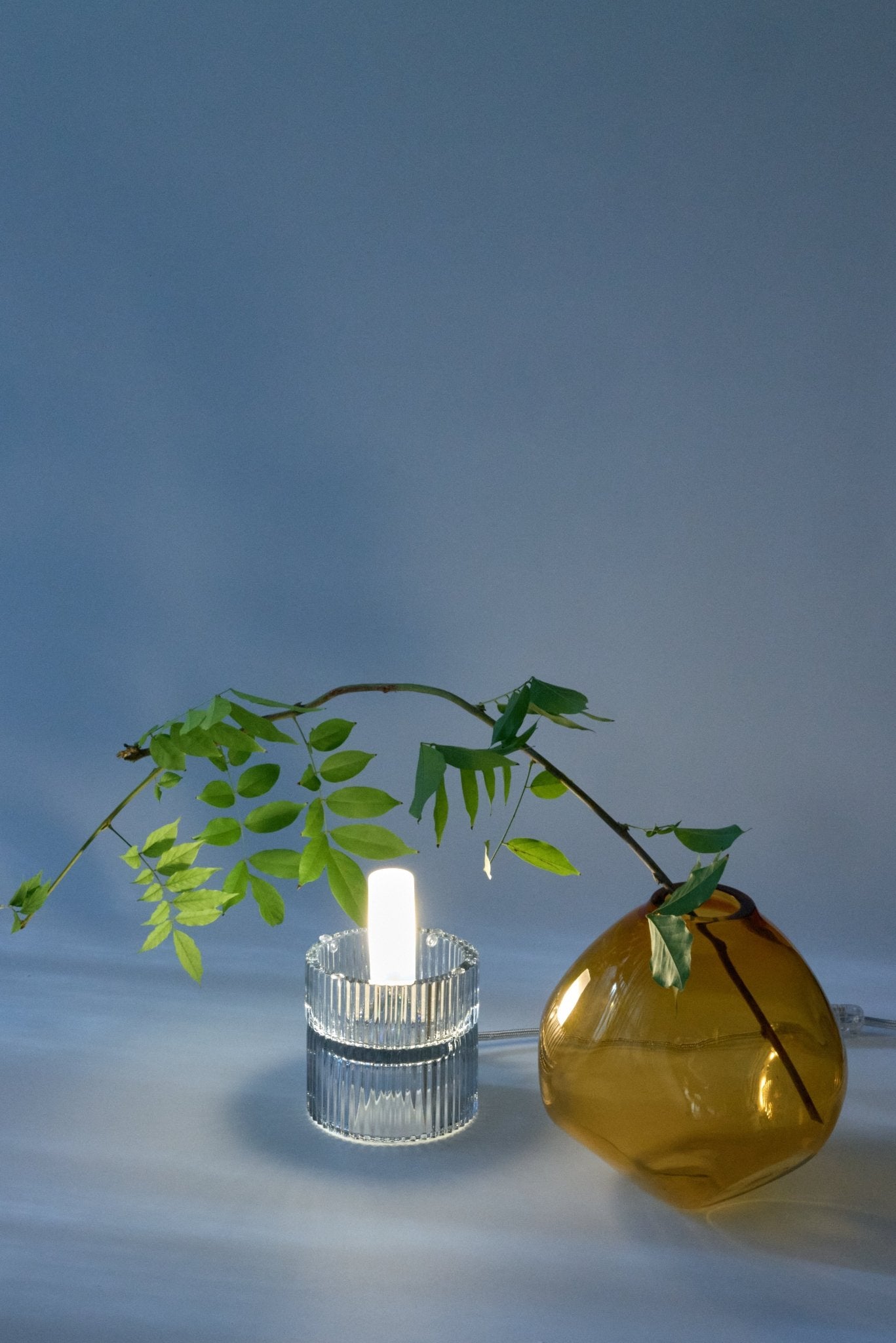 Lampe Tello en cristal soufflé et gravé à la main - STUDIO BOJOLA - La Maison MilanaiseTELLON - 5Gris et Ambre