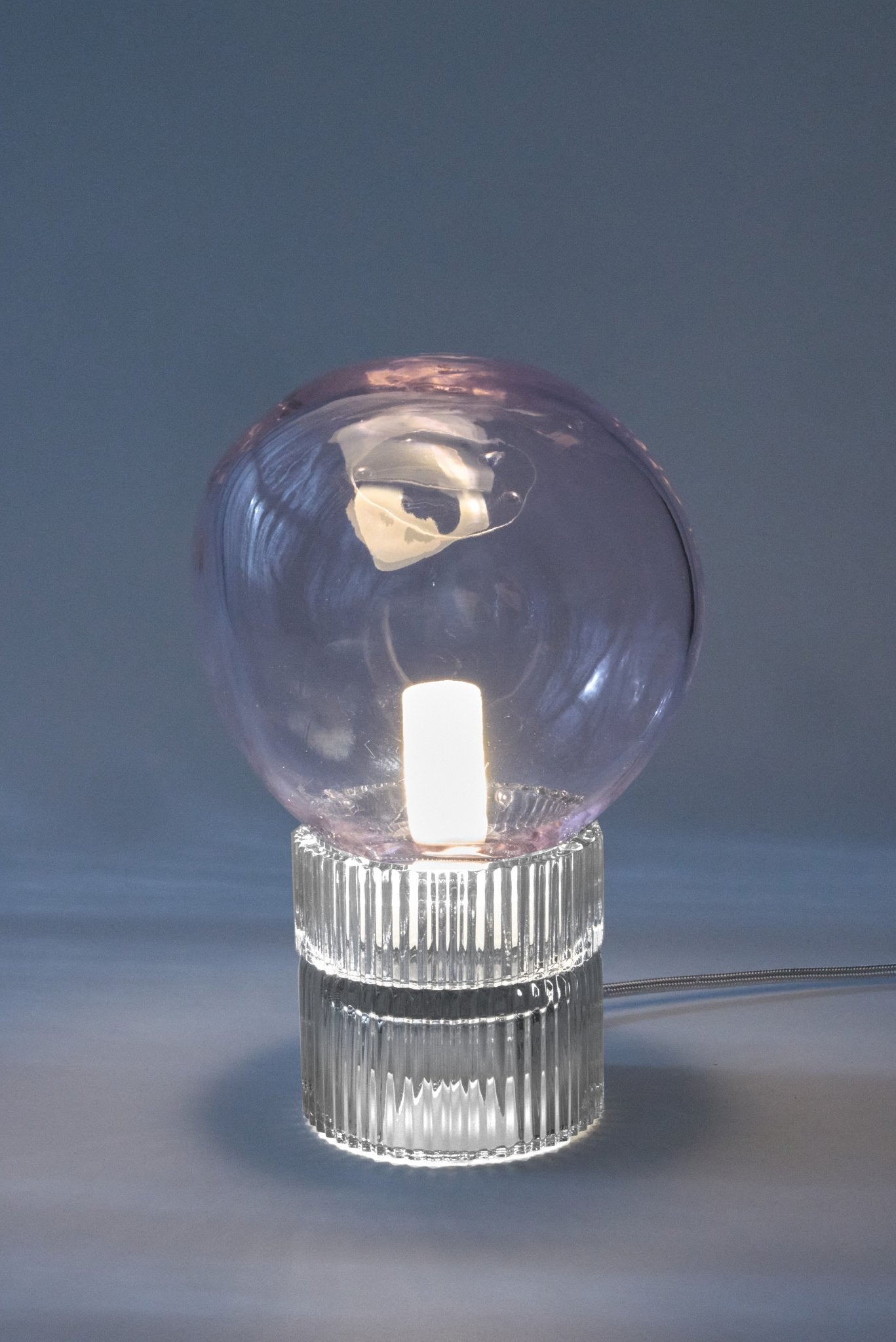 Lampe Tello en cristal soufflé et gravé à la main - STUDIO BOJOLA - La Maison MilanaiseTELLON - 5Gris et Ambre