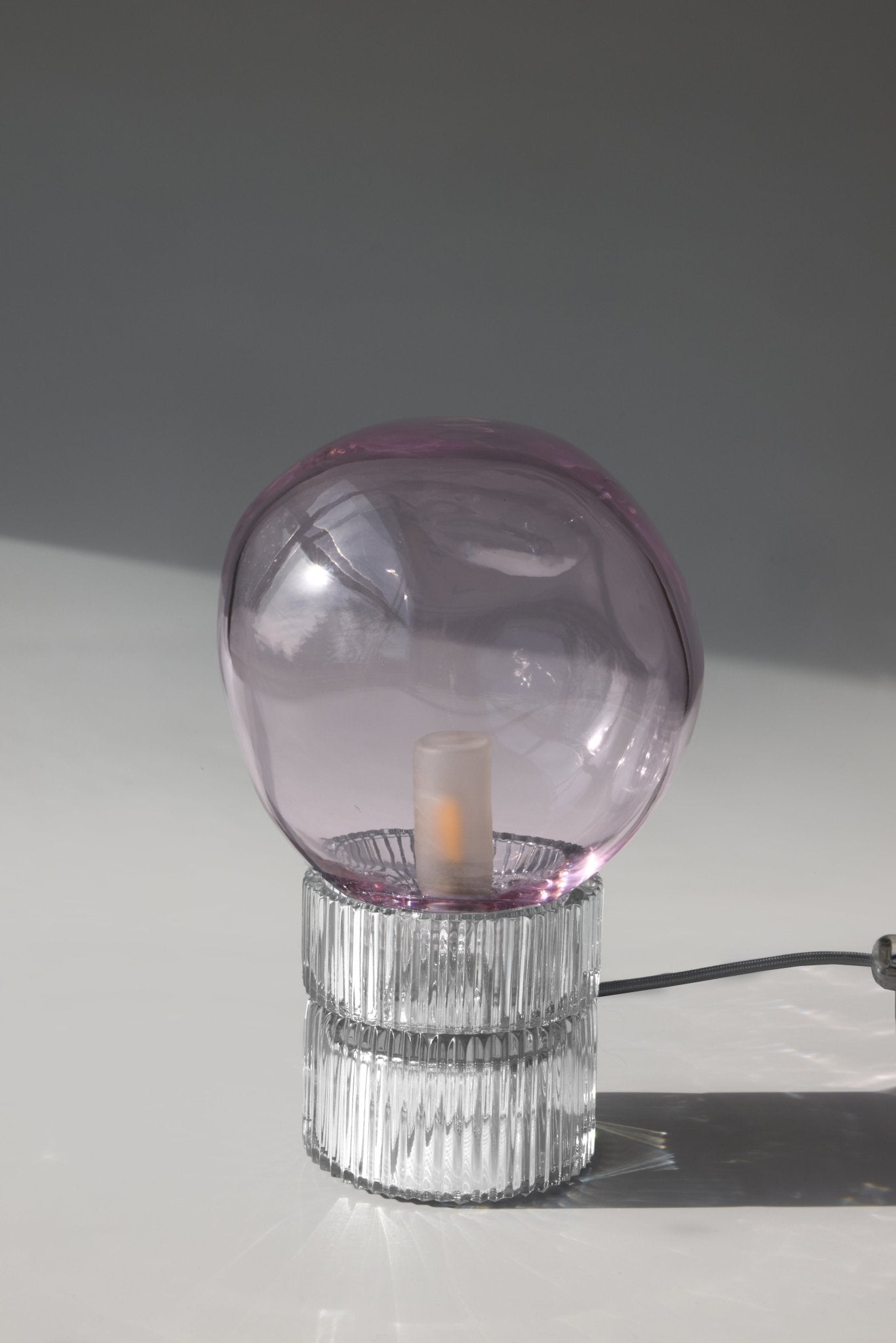 Lampe Tello en cristal soufflé et gravé à la main - STUDIO BOJOLA - La Maison MilanaiseTELLON - 5Gris et Ambre