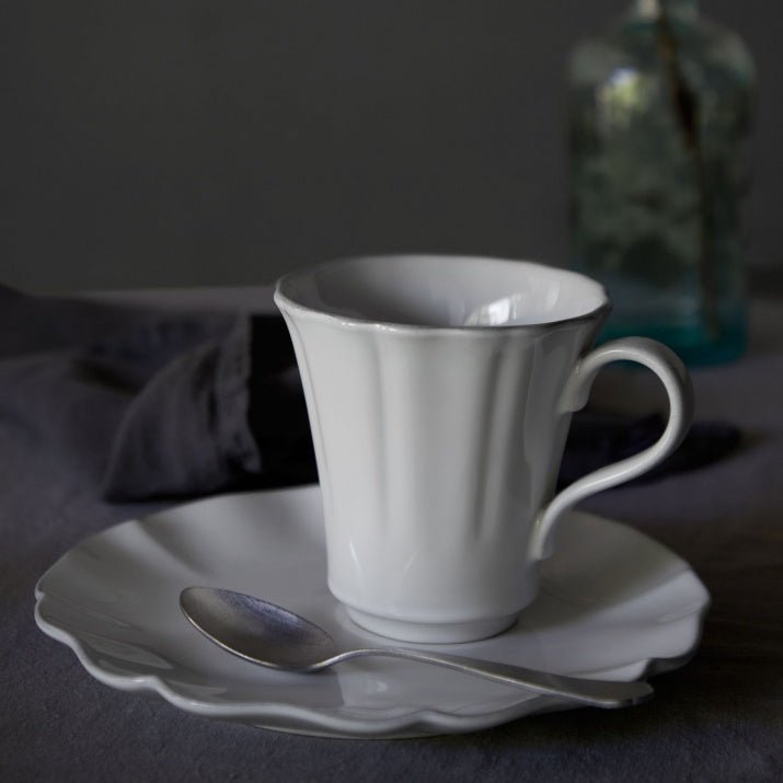 Mini assiettes/ Sous - tasses à volants en grès fin Rosa, lot de 6 - COSTA NOVA - La Maison MilanaiseDAP131B6 petites assiettes / sous - tasses Ø12.5cm H2cmBlanc