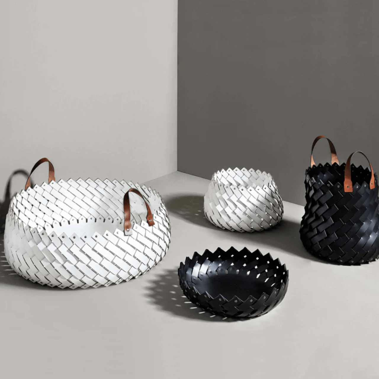 Panier petit en cuir rond Almeria - PINETTI - La Maison MilanaiseNOISETTEPETNoisette