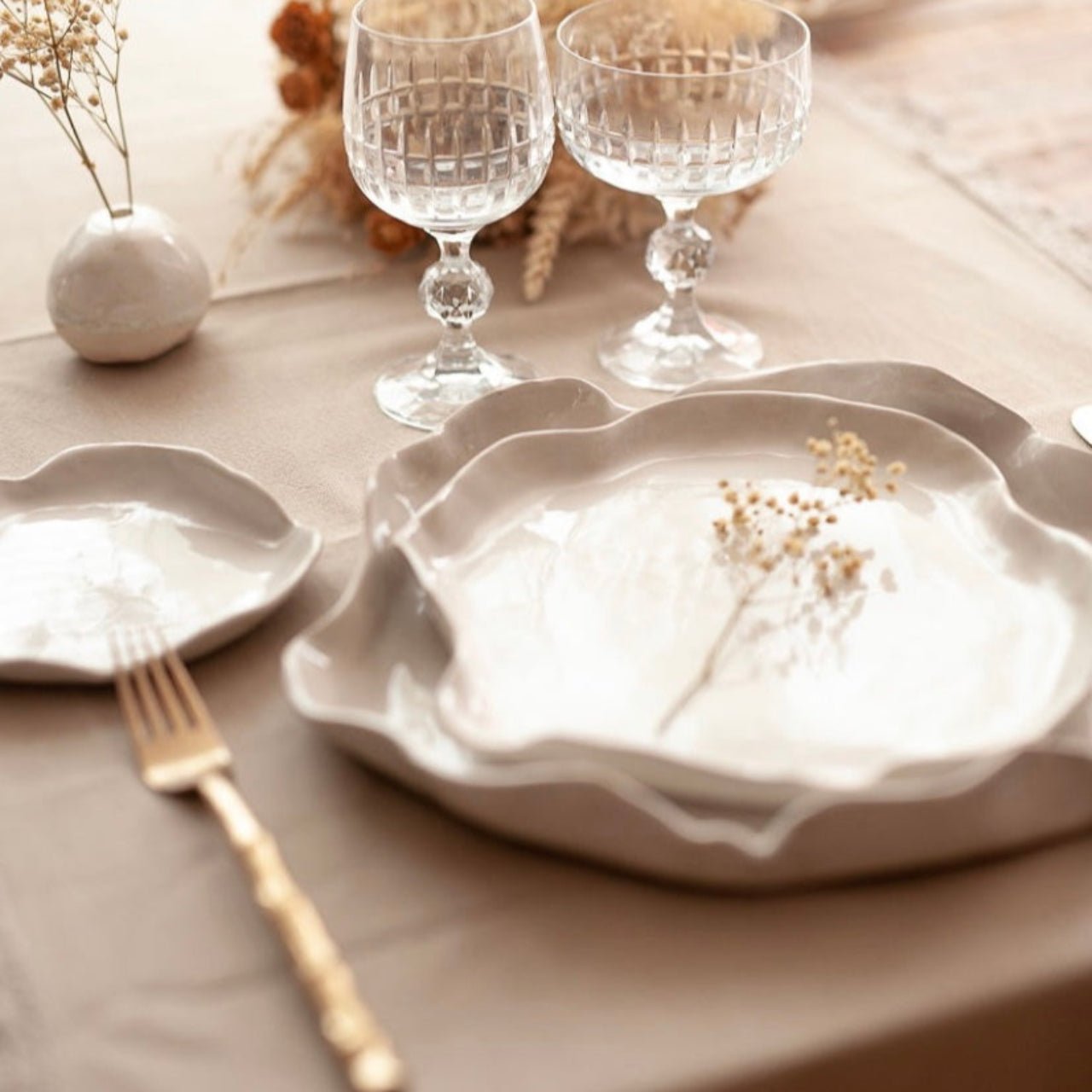 Plat en grès blanc LOTUS - MARTINAS HOME - La Maison MilanaisePlatBPWL36
