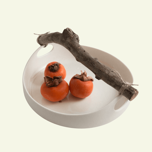 Plat en porcelaine blanche et bois - L'ATELIER BERANGERE CERAMIQUE - La Maison MilanaiseBN160
