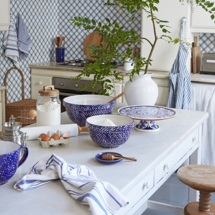 Porte gâteaux floral bleu en terre cuite Alentejo Terracotta - COSTA NOVA - La Maison MilanaiseCFL0627