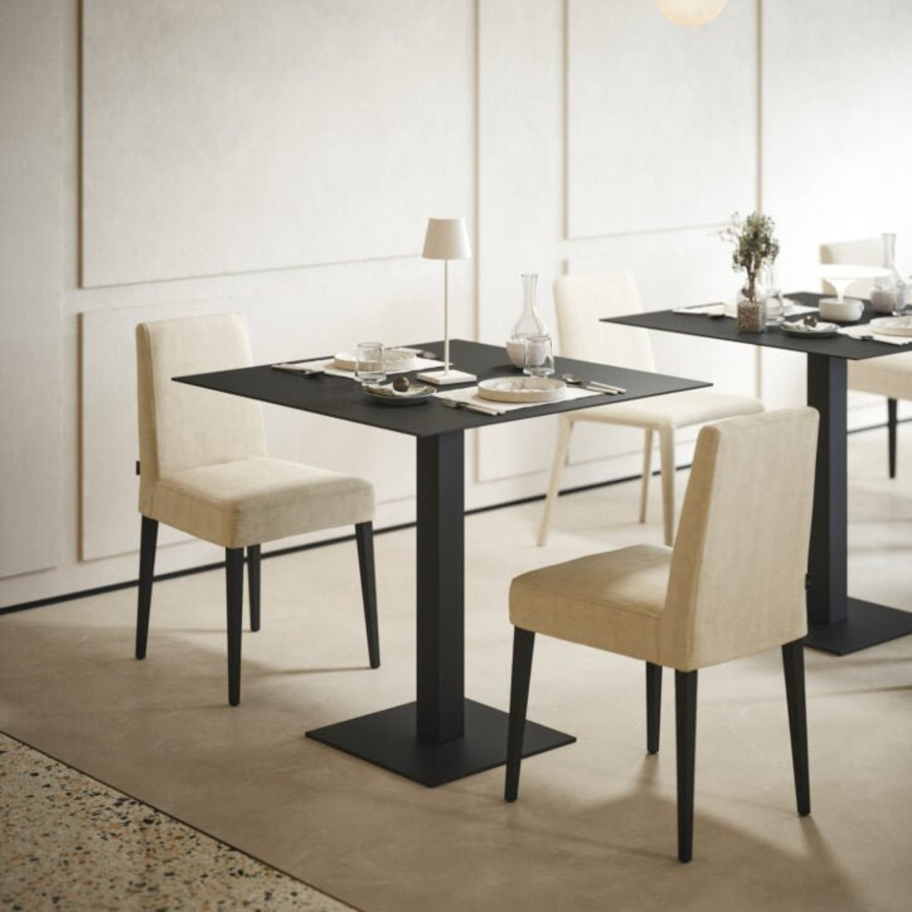 Table BISTROT – Métal noir ou céramique Venice Ivory – IMPERIAL LINE - La Maison MilanaiseBISTROT - 1Métal Noir60x60cm