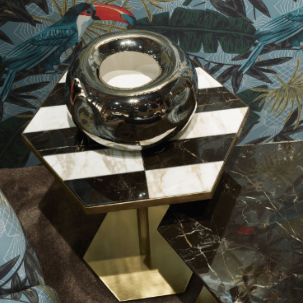 Table d'appoint hexagonale en marbre noir et blanc Ted - MARIONI - La Maison Milanaise02831AMI