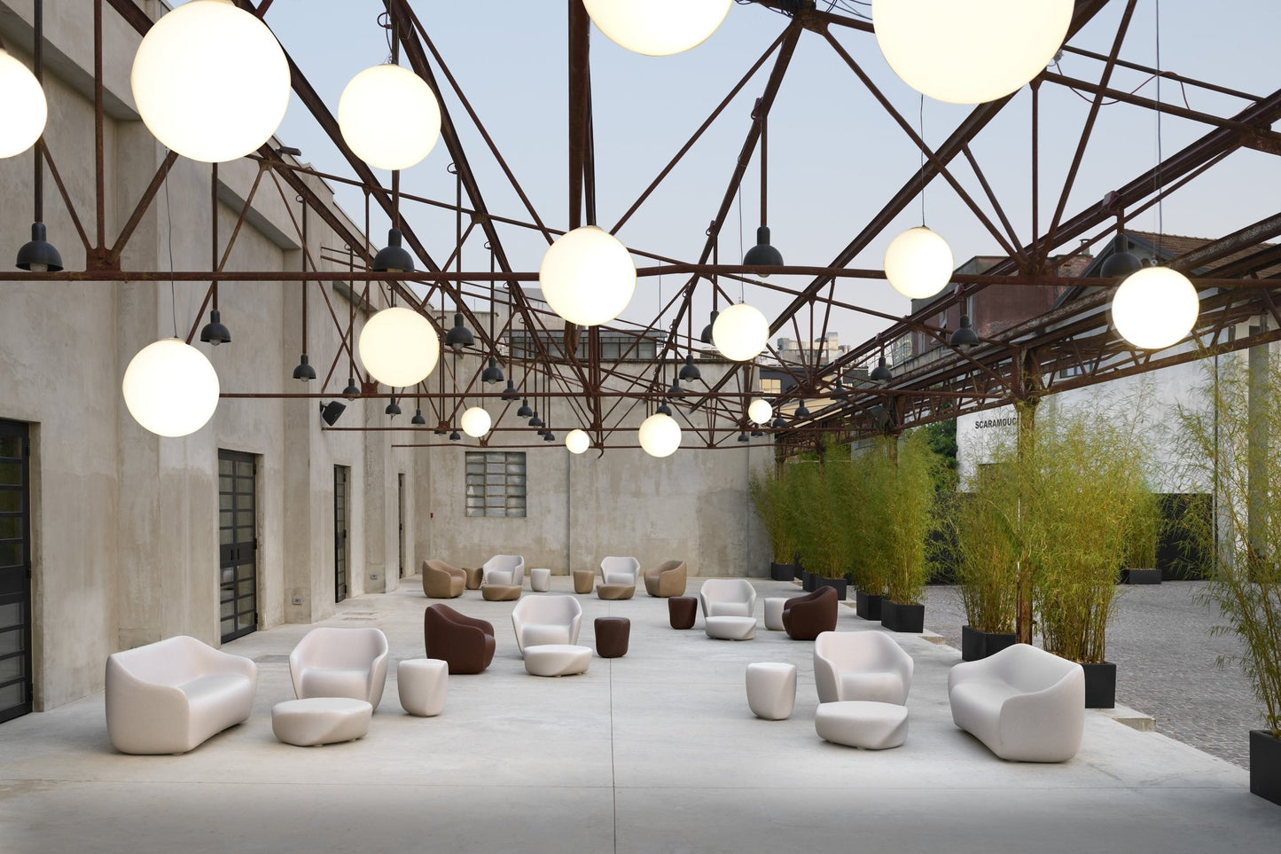 Table d'appoint Reborn – Design recyclé et responsable - SLIDE - La Maison MilanaiseREBORNTABLE401Gris clair
