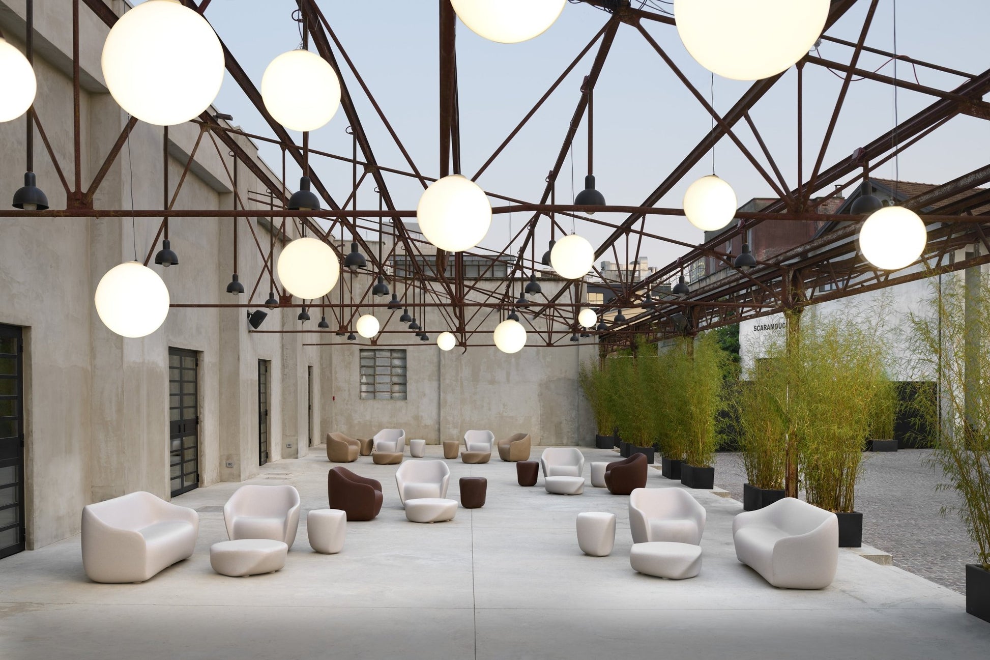 Table d'appoint Reborn – Design recyclé et responsable - SLIDE - La Maison MilanaiseREBORNTABLE401Gris clair
